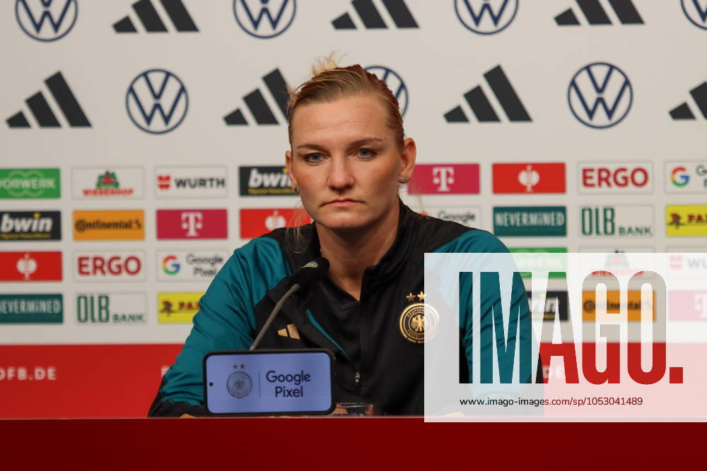 Duisburg, Deutschland 27. Oktober 2024: Fußball-Frauen-Nationalmannschaft - Pressekonferenz - Deutschland vs. Australien Im Bild: Alexandra Popp (Deutschland) DFB regulations prohibit any use of photographs as image sequences and or quasi-video Schauinsland Reisen Arena Niedersachsen