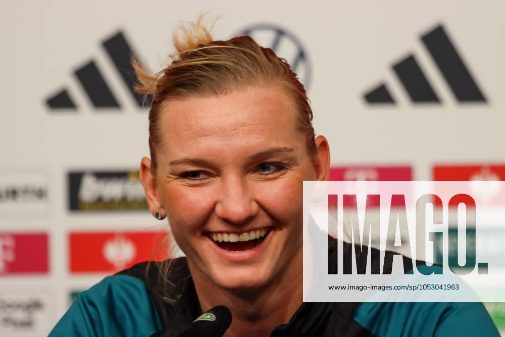 Duisburg, Deutschland 27. Oktober 2024: Fußball-Frauen-Nationalmannschaft - Pressekonferenz - Deutschland vs. Australien Im Bild: Alexandra Popp (Deutschland) DFB regulations prohibit any use of photographs as image sequences and or quasi-video Schauinsland Reisen Arena Niedersachsen