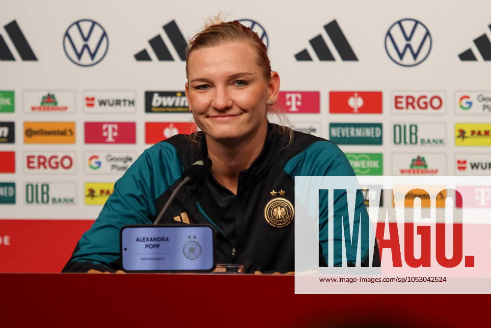 Duisburg, Deutschland 27. Oktober 2024: Fußball-Frauen-Nationalmannschaft - Pressekonferenz - Deutschland vs. Australien Im Bild: Alexandra Popp (Deutschland) DFB regulations prohibit any use of photographs as image sequences and or quasi-video Schauinsland Reisen Arena Niedersachsen