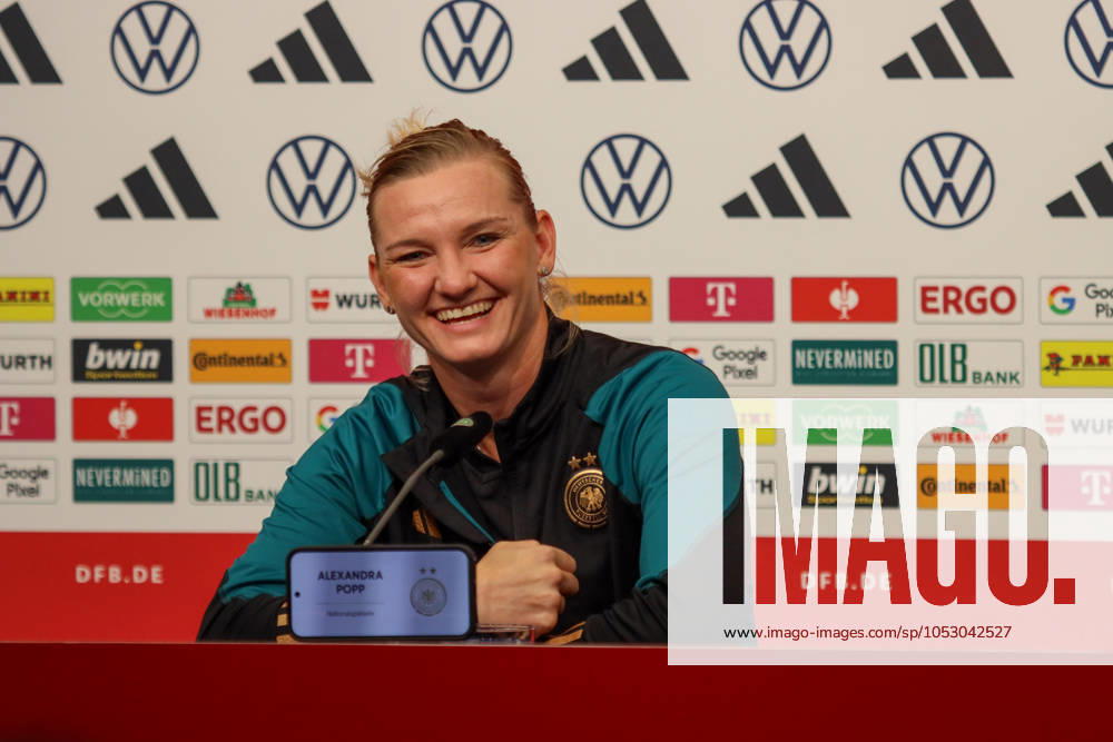 Duisburg, Deutschland 27. Oktober 2024: Fußball-Frauen-Nationalmannschaft - Pressekonferenz - Deutschland vs. Australien Im Bild: Alexandra Popp (Deutschland) DFB regulations prohibit any use of photographs as image sequences and or quasi-video Schauinsland Reisen Arena Niedersachsen