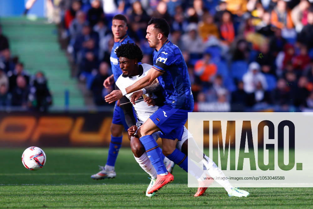 Thierry Correia of Valencia and Alex Sola of Getafe CF in action during the Spanish League, LaLiga EA Sports, football match played between Getafe CF and Valencia CF at Coliseum de Getafe stadium on October 27, 2024, in Getafe, Spain. Getafe SPAIN - ZUMAa181 20241027_zaa_a181_150