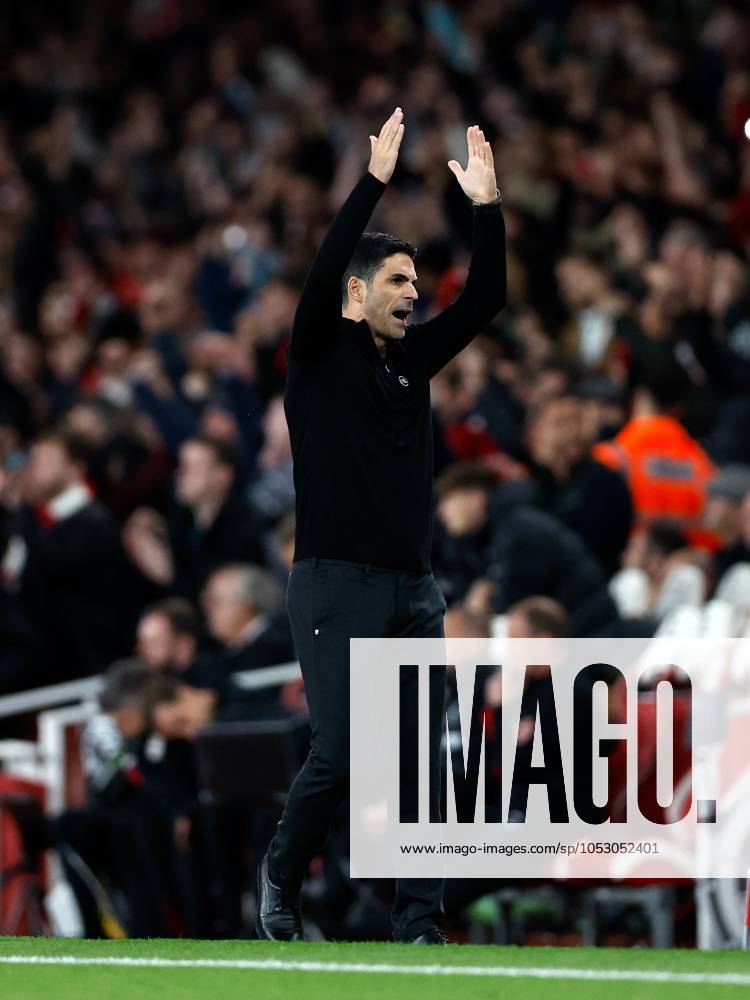 Mikel Arteta the Arsenal manager celebrates his team s 2nd goal after the VAR check Arsenal v Liverpool, Football, Premier League, Emirates Stadium, Islington, London, UK - 27 10 2024 No use with unauthorised audio, video, data, fixture lists (outside the EU), club league logos or live services. Online in-match use limited to 45 images (+15 in extra time). No use to emulate moving images. No use in betting, games or