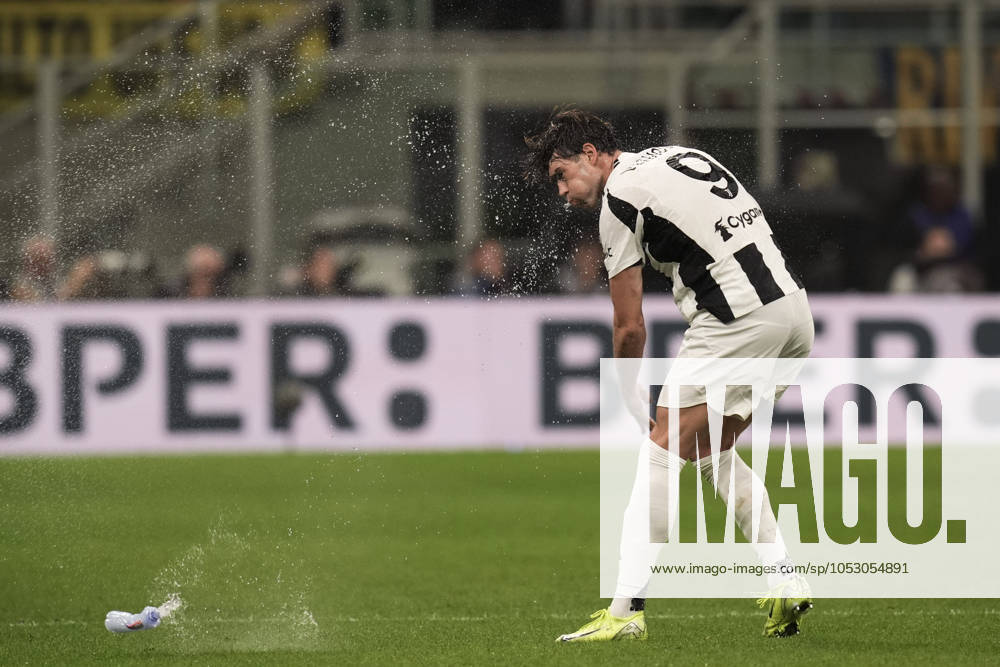 Juventus Dusan Vlahovic celebrates after scoring the 1-1 goal for his team during the Serie A Enilive 2024 2025 match between Inter and Juventus at the San Siro Stadium in Milan, North Italy - Soccer Sunday October 27, 2024