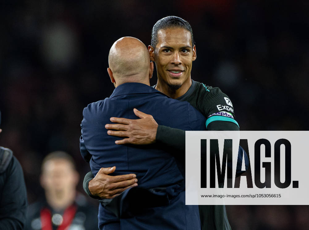 Football - FA Premier League - Arsenal FC v Liverpool FC LONDON, ENGLAND - Sunday, October 27, 2024: Liverpool s captain Virgil van Dijk (R) and head coach Arne Slot after the FA Premier League match between Arsenal FC and Liverpool FC at the Emirates Stadium. (Photo by David Rawcliffe Propaganda) LONDON Emirates Stadium GREATER LONDON ENGLAND