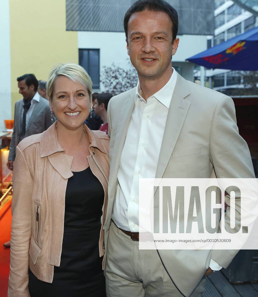 Fußball - Saisonabschluß im MASH - VfB Stuttgart - Sportdirektor Fredi Bobic mit Frau Britta