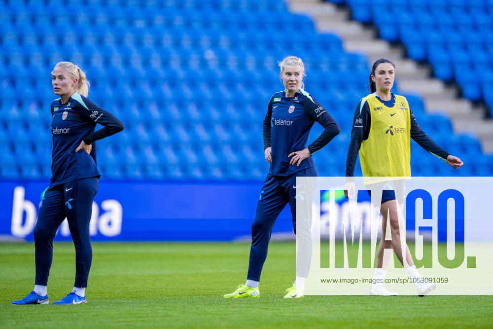 Football, training with the Norwegian womens national team Oslo 20241028 Guro Bergsvand, Ada Stolsmo Hegerberg and Ingvild Syrstad Engen during a training session with the womens national football team at Ullevaal Stadium Photo Fredrik Varfjell NTB Oslo Norway RESTRICTED USE FOR BETTING COMPANIES