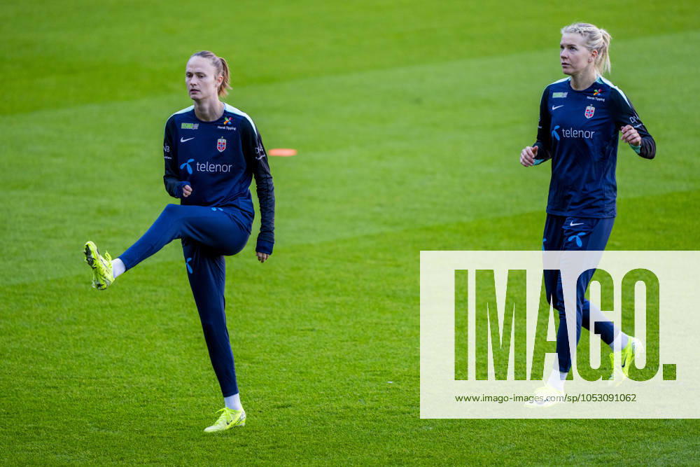 Football, training with the Norwegian womens national team Oslo 20241028 Caroline Graham Hansen and Ada Stolsmo Hegerberg during a training session with the womens national football team at Ullevaal Stadium Photo Fredrik Varfjell NTB Oslo Norway RESTRICTED USE FOR BETTING COMPANIES