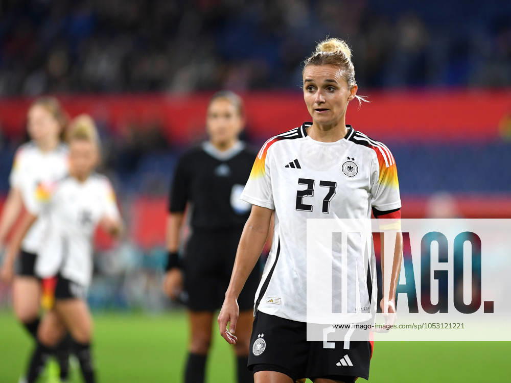 Lina Magull (Germany) schaut waehrend des Frauen-Laenderspiels zwischen Deutschland und Australien, Schauinsland-Reisen-Arena am 28. October 2024 in Duisburg, Deutschland. (Foto von Ralf Treese DeFodi Images) +++ Lina Magull (Germany) schaut during the Women s International Friendly, Länderspiel, Nationalmannschaft match between Germany and Australia at Schauinsland-Reisen-Arena on October 28, 2024 in Duisburg, Germany. not used in POL SRB CRO FRA GBR NED ITA USA Defodi-521_GERAUS20241028_146