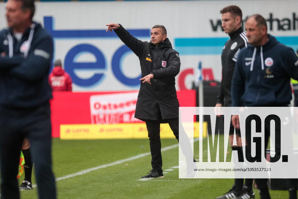 Trainer Mersed Selimbegovic (Regensburg) ; GER, FC Hansa Rostock vs. SSV Jahn Regensburg, Fussball, 2. Bundesliga, 31. Spieltag, Spielzeit 2022 2023, 06.05..2023, DFL REGULATIONS PROHIBIT ANY USE OF PHOTOGRAPHS AS IMAGE SEQUENCES AND OR QUASI-VIDEO, Rostock Ostseestadion Mecklenburg - Vorpommern Deutschland