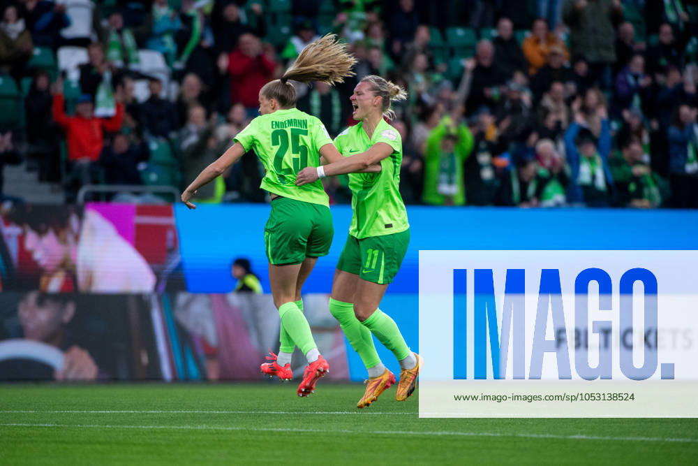 Vivien Endemann (VfL Wolfsburg, 25), Alexandra Popp (VfL Wolfsburg, 11) jubeln ueber das Tor zum 1:0, GER, VfL Wolfsburg vs FC Bayern Muenchen, Fussball Google Pixel Frauen Bundesliga, 6. Spieltag, Saison 2024 2025, 12.10.2024 DFB regulations prohibit any use of photographs as image sequences and or quasi-video GER, VfL Wolfsburg vs FC Bayern Muenchen, Fussball Google Pixel Frauen Bundesliga, 6. Spieltag, Saison 2024 2025, 12.10.2024 Wolfsburg