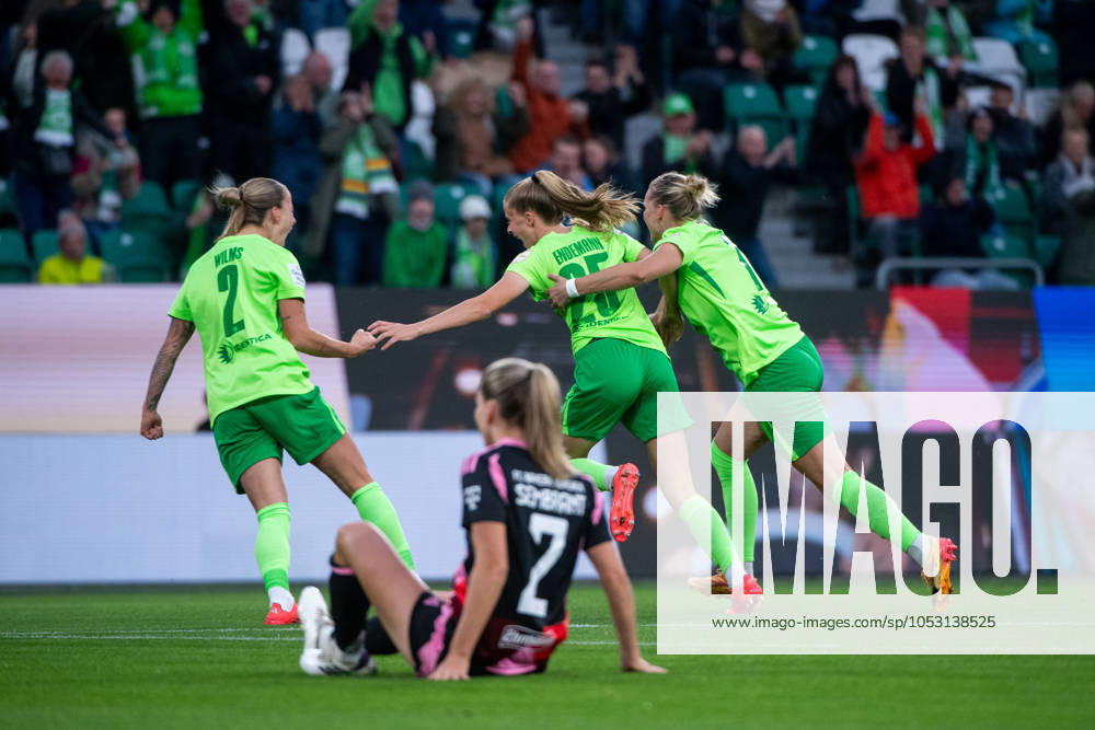 Vivien Endemann (VfL Wolfsburg, 25), Alexandra Popp (VfL Wolfsburg, 11), Lynn Wilms (VfL Wolfsburg, 02) jubeln ueber das Tor zum 1:0, Linda Sembrant (FC Bayern Muenchen, 02) aergert sich, GER, VfL Wolfsburg vs FC Bayern Muenchen, Fussball Google Pixel Frauen Bundesliga, 6. Spieltag, Saison 2024 2025, 12.10.2024 DFB regulations prohibit any use of photographs as image sequences and or quasi-video GER, VfL Wolfsburg vs FC Bayern Muenchen, Fussball Google Pixel Frauen Bundesliga, 6. Spieltag, Saison 2024 2025, 12.10.2024 Wolfsburg