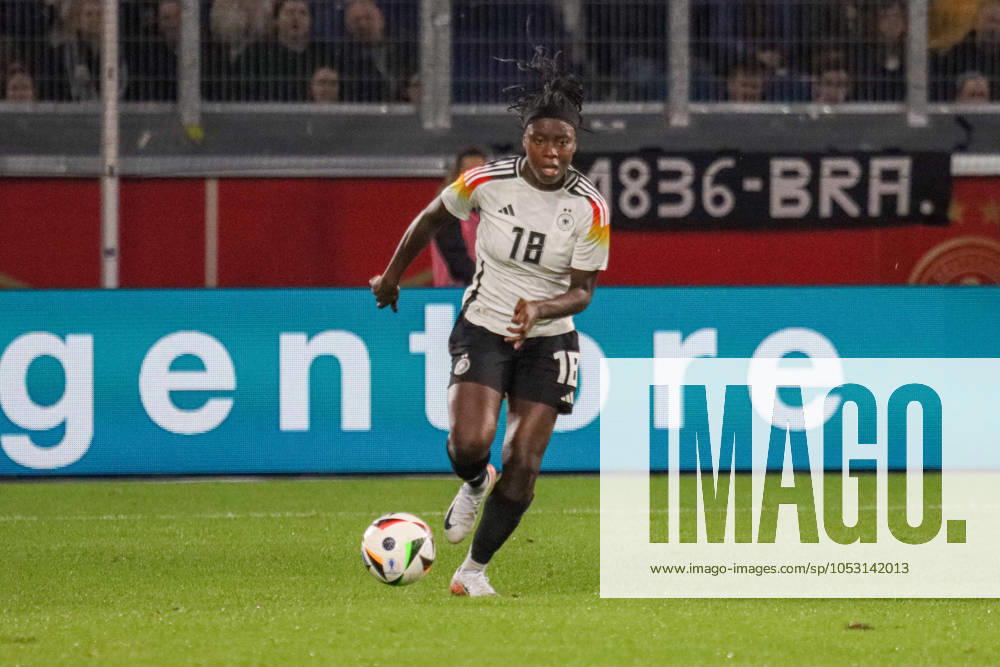 Duisburg, Deutschland 28. Oktober 2024: Testspiel - Fußball-Frauen-Nationalmannschaft - Deutschland vs. Australien Im Bild: Nicole Anyomi (Deutschland) DFB regulations prohibit any use of photographs as image sequences and or quasi-video Schauinsland Reisen Arena Niedersachsen