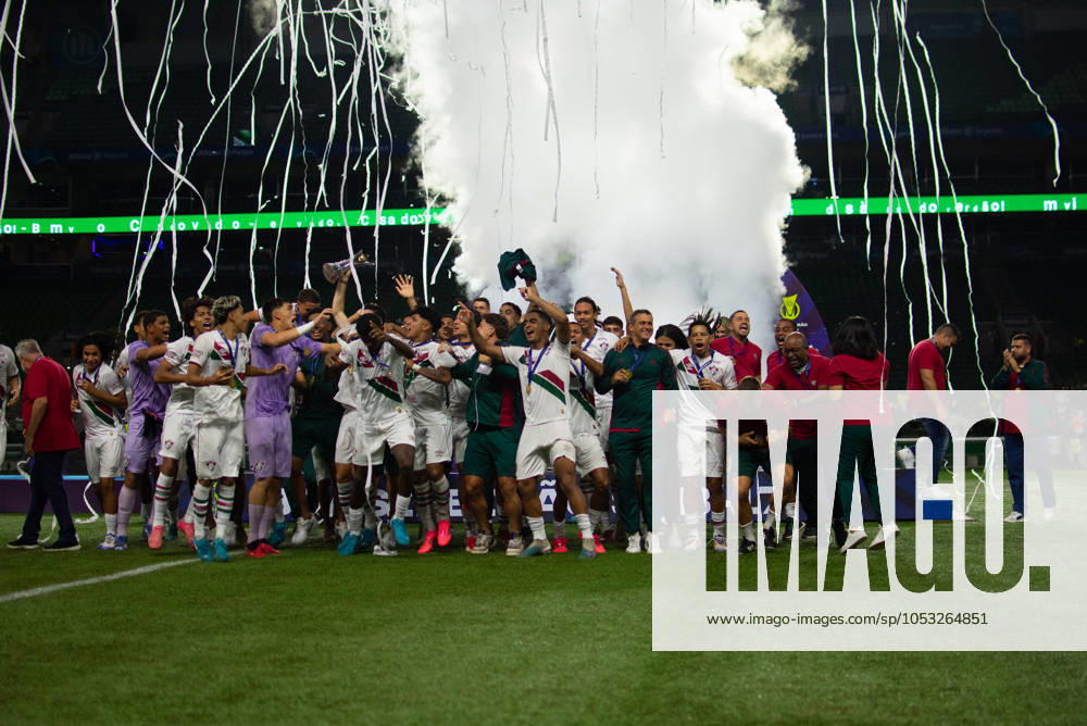 Fluminense is the champion of the Brazilian under-17 football championship Sao paulo (sp), 11 01 2024 - brazilian under-17 palmeiras vs fluminense - fluminense players celebrate winning the title after the match between palmeiras and fluminense, valid for the final of the brazilian under-17 football championship, on the night of this friday, november 1st, at allianz parque, in sao paulo-sp. (Foto: Ronaldo Barreto Thenews2 imago images) SPO