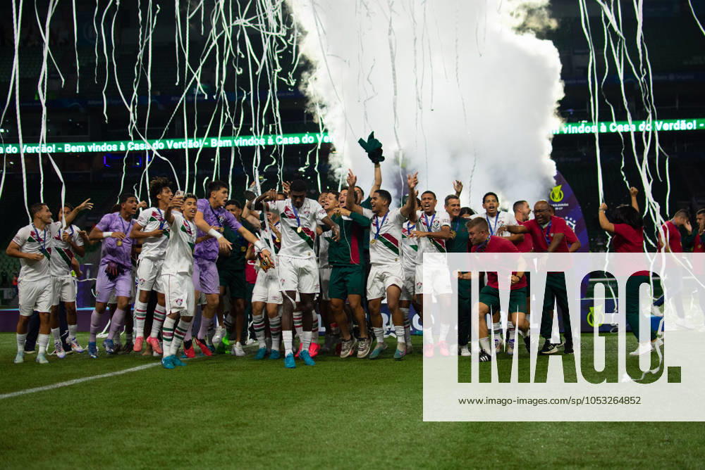 Fluminense is the champion of the Brazilian under-17 football championship Sao paulo (sp), 11 01 2024 - brazilian under-17 palmeiras vs fluminense - fluminense players celebrate winning the title after the match between palmeiras and fluminense, valid for the final of the brazilian under-17 football championship, on the night of this friday, november 1st, at allianz parque, in sao paulo-sp. (Foto: Ronaldo Barreto Thenews2 imago images) SPO