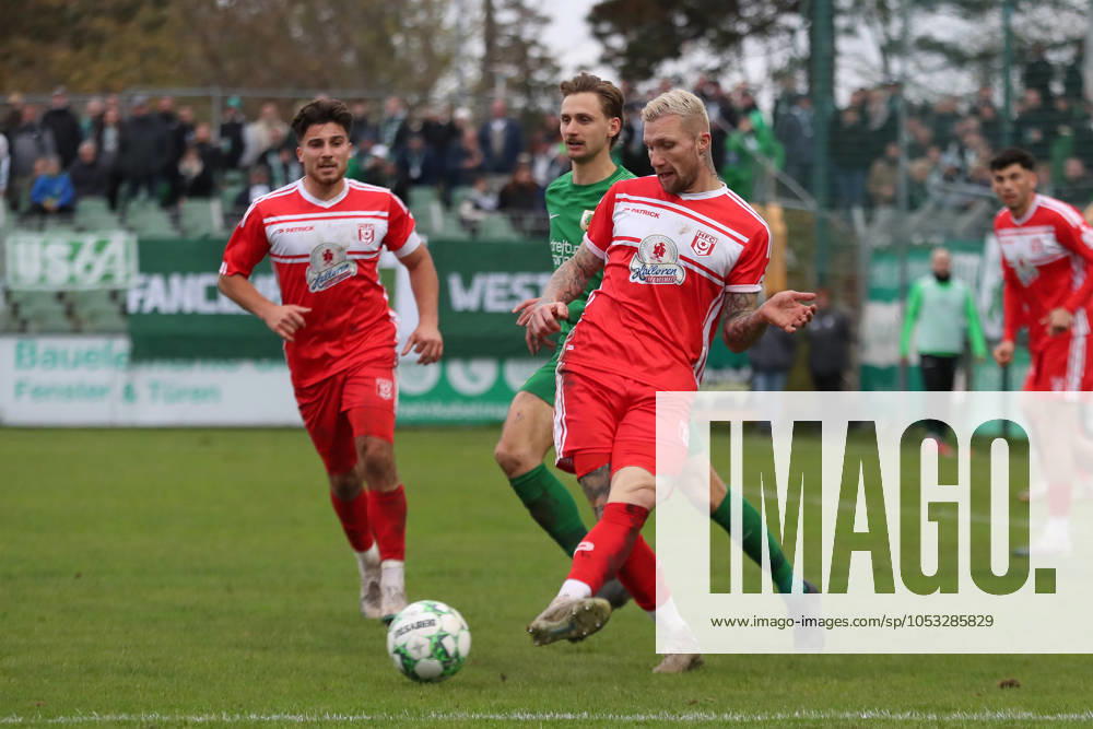 BSG Chemie Leipzig vs. Hallescher FC, Regionalliga Nordost, 02.11.24 Jan Löhmannsröben (6, Hallescher FC). Fußball, Regionalliga Nordost, Saison 2024 2025, 14. Spieltag: BSG Chemie Leipzig vs. Hallescher FC am 02.11.24 im Alfred-Kunze-Sportpark, Leipzig Leutzsch.