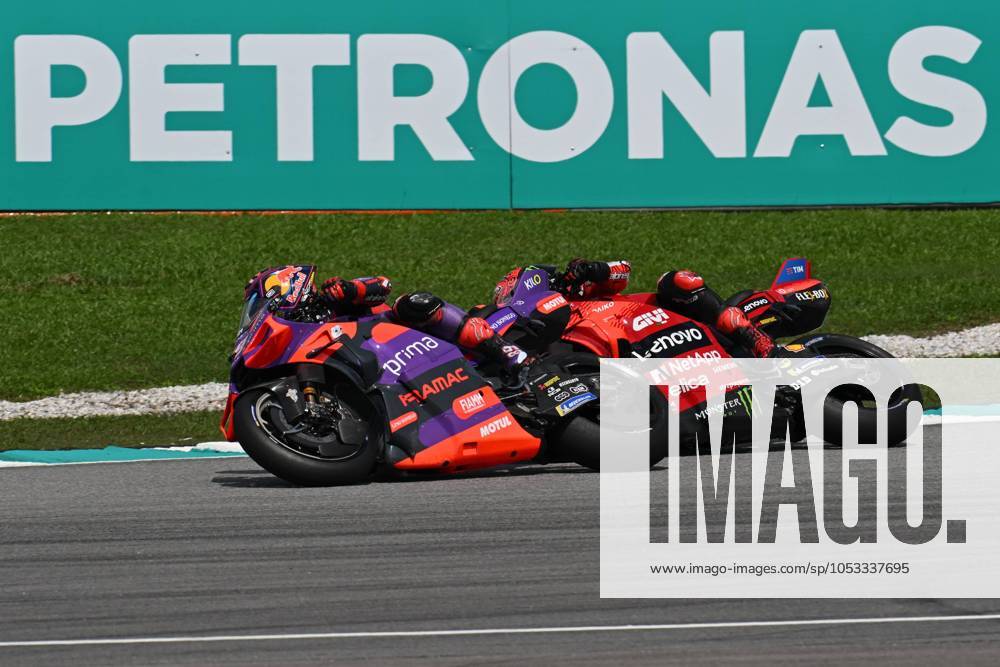 Races of Petronas Grand Prix of Malaysia of MotoGP at Sepang Circuit. November 03 2024 In picture: Francesco Bagnaia and Jorge Martin Carreras del Gran Premio de MotoGP de Malasia en el Circuito Internacional de Sepang. 03 de Noviembre de 2024 POOL MotoGP.com Cordon Press Images will be for editorial use only. Mandatory credit: MotoGP.com Cordon Press