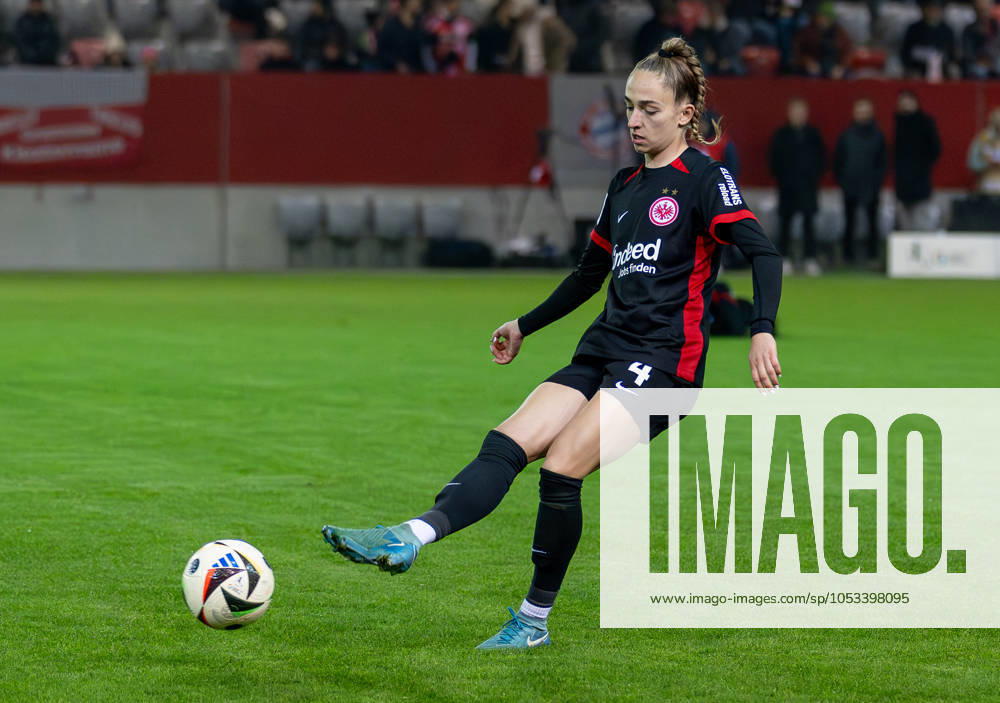 Sophia Kleinherne (Eintracht Frankfurt Frauen, 4). FC Bayern Muenchen Frauen gegen Eintracht Frankfurt, Fussball, Google Pixel Frauen-Bundesliga, 8. Spieltag, Saison 2024 2025, 04.11.2024. . FC Bayern Muenchen Frauen gegen Eintracht Frankfurt, Fussball, Google Pixel Frauen-Bundesliga, 8. Spieltag, Saison 2024 2025, 04.11.2024. Muenchen