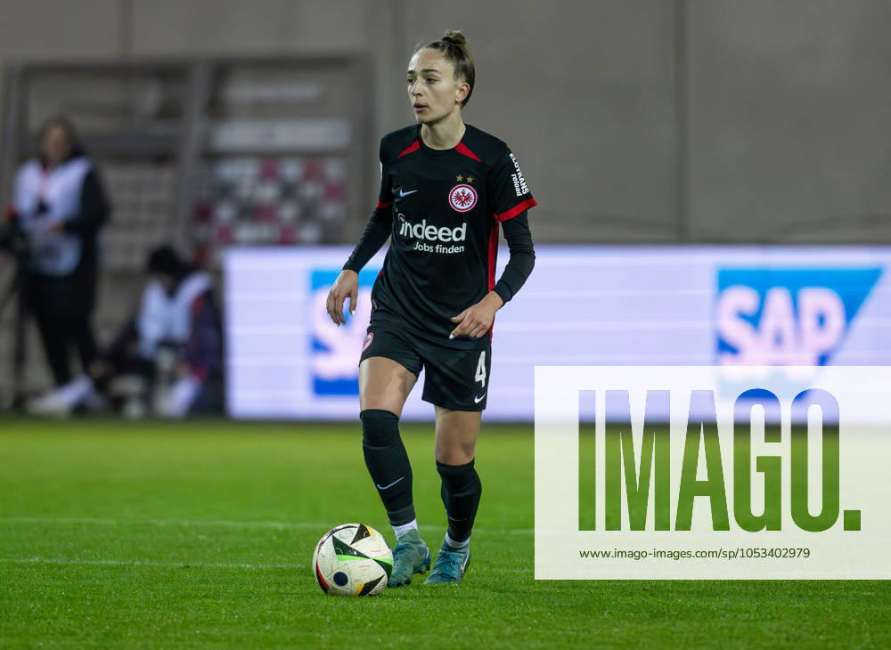 Sophia Kleinherne (Eintracht Frankfurt Frauen, 4). FC Bayern Muenchen Frauen gegen Eintracht Frankfurt, Fussball, Google Pixel Frauen-Bundesliga, 8. Spieltag, Saison 2024 2025, 04.11.2024. . FC Bayern Muenchen Frauen gegen Eintracht Frankfurt, Fussball, Google Pixel Frauen-Bundesliga, 8. Spieltag, Saison 2024 2025, 04.11.2024. Muenchen