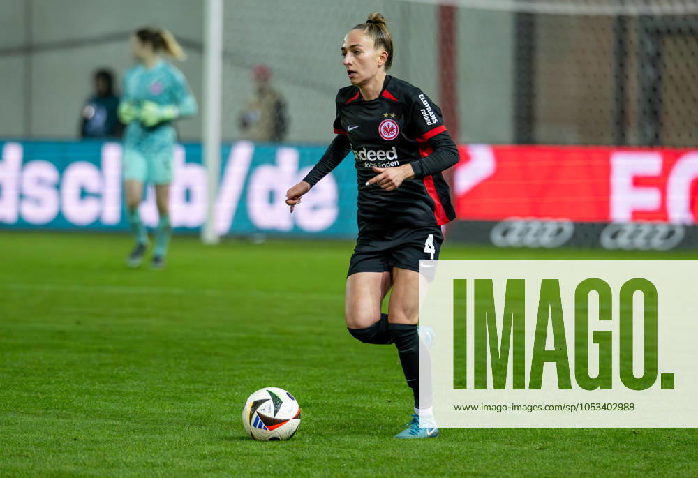 Sophia Kleinherne (Eintracht Frankfurt Frauen, 4). FC Bayern Muenchen Frauen gegen Eintracht Frankfurt, Fussball, Google Pixel Frauen-Bundesliga, 8. Spieltag, Saison 2024 2025, 04.11.2024. . FC Bayern Muenchen Frauen gegen Eintracht Frankfurt, Fussball, Google Pixel Frauen-Bundesliga, 8. Spieltag, Saison 2024 2025, 04.11.2024. Muenchen