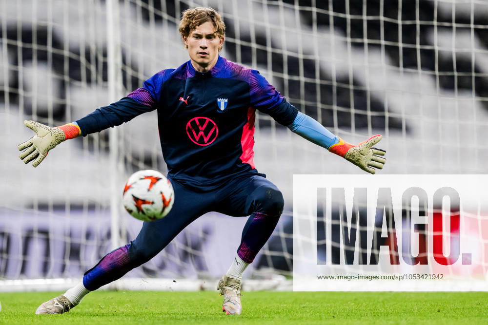 Goalkeeper William Nieroth Lundgren of Malmö FF during a UEFA Europa League training session on December 5, 2024 in Istanbul. Photo: Petter Arvidson BILDBYRAN kod PA PA0916 fotboll football soccer fotball uefa europa league träning practice training malmö ff bbeng