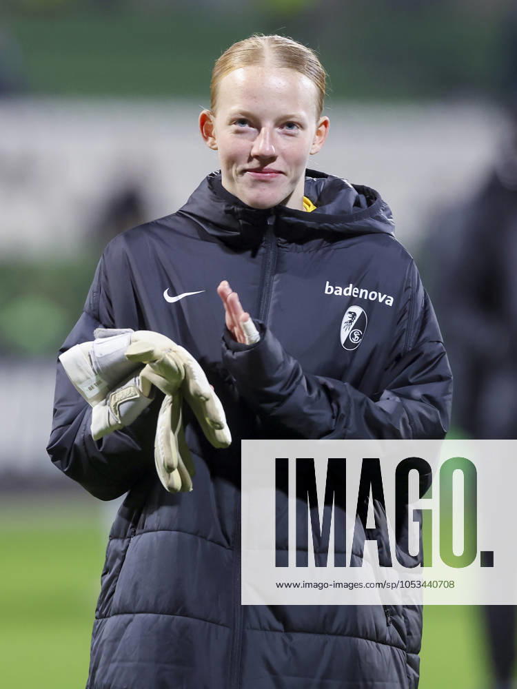 , Google Pixel Frauen-Bundesliga, VfL Wolfsburg vs SC Freiburg, AOK Stadion am 03. November 2024 in Wolfsburg, Deutschland. (Foto von Marco Steinbrenner DeFodi Images) , Google Pixel Frauen-Bundesliga, VfL Wolfsburg vs SC Freiburg, AOK Stadion, November 3, 2024 in Wolfsburg, Germany. (Photo by Marco Steinbrenner DeFodi Images) DFB DFL REGULATIONS PROHIBIT ANY USE OF PHOTOGRAPHS AS IMAGE SEQUENCES AND OR QUASI-VIDEO. not used in POL SRB CRO FRA GBR NED ITA USA Defodi-108_wolf_frei_20240311_132