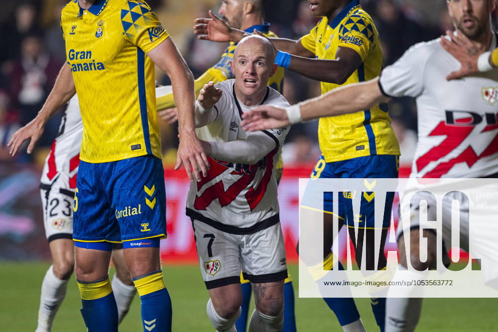 Rayo Vallecano vs UD Las Palmas - La Liga EA Sports 2024 25 Isi Palazon of Rayo Vallecano (C) fight for the position during the La Liga EA Sports 2024 25 football match between Rayo Vallecano vs UD Las Palmas at Estadio de Vallecas on November 08, 2024 in Madrid, Spain. Madrid Estadio de Vallecas Madrid Spain