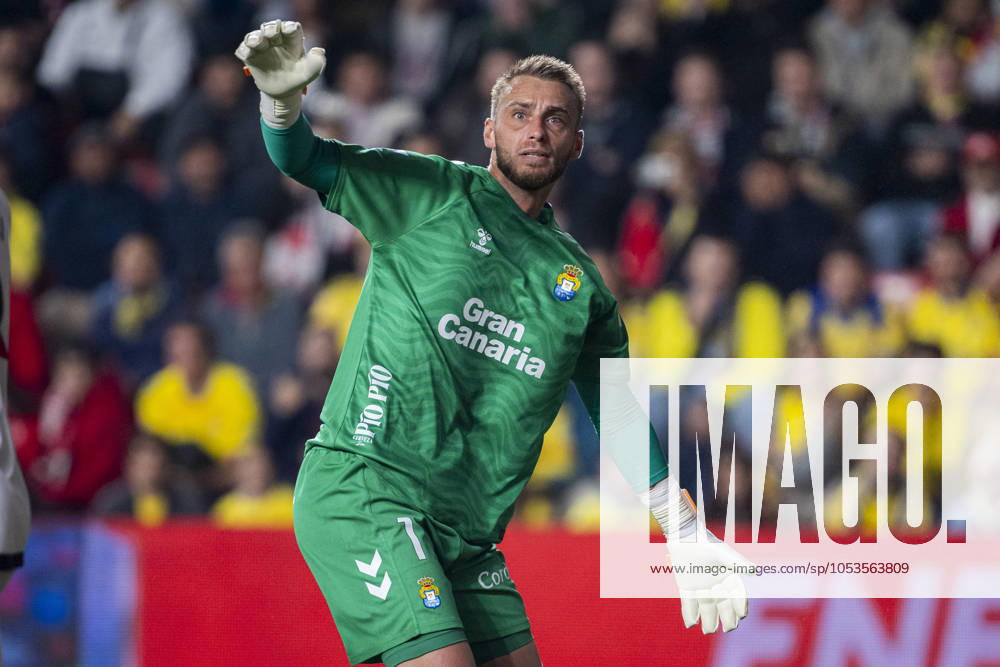 Rayo Vallecano vs UD Las Palmas - La Liga EA Sports 2024 25 Jacobus Cillessen of UD Las Palmas seen during the La Liga EA Sports 2024 25 football match between Rayo Vallecano vs UD Las Palmas at Estadio de Vallecas on November 08, 2024 in Madrid, Spain. Madrid Estadio de Vallecas Madrid Spain