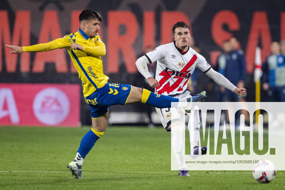 Rayo Vallecano vs UD Las Palmas - La Liga EA Sports 2024 25 Pep Chavarria of Rayo Vallecano (R) in action against Manu Fuster of UD Las Palmas (L) during the La Liga EA Sports 2024 25 football match between Rayo Vallecano vs UD Las Palmas at Estadio de Vallecas on November 08, 2024 in Madrid, Spain. Madrid Estadio de Vallecas Madrid Spain