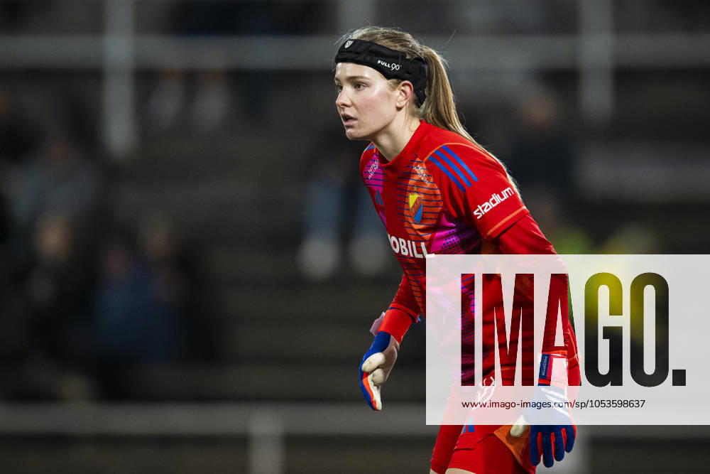 Djurgardens malvakt Elvira Björklund under fotbollsmatchen i Damallsvenskan mellan Djurgarden och Rosengard den 9 november 2024 i Stockholm.