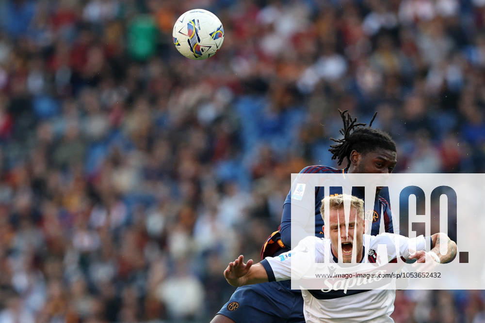CALCIO - Serie A - AS Roma vs Bologna FC Rome, Italy 10.11.2024 : Manu Kone of Roma, Emil Holm of Bologna during Italian football championship Serie A Enilive 2024-2025 match AS Roma Vs Bologna FC 1909 at Stadio Olimpico in Rome. Rome Italy