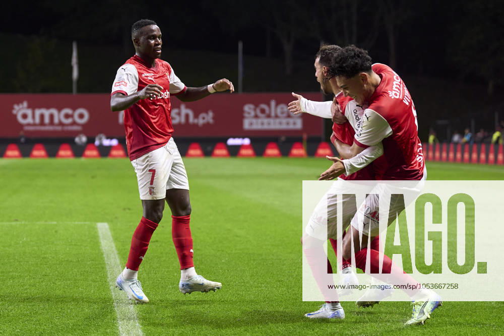 Sporting Clube de Braga v Sporting Clube de Portugal - Liga Portugal Betclic Ricardo Horta of SC Braga celebrates with his teammates after scoring his team s second goal during the Liga Portugal Betclic match between SC Braga and Sporting CP at Estadio Municipal de Braga in Braga, Portugal, on November 10, 2024. Braga, Portugal Portugal
