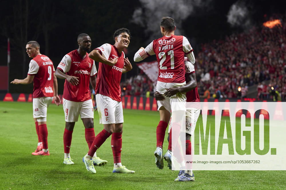 Sporting Clube de Braga v Sporting Clube de Portugal - Liga Portugal Betclic Ricardo Horta of SC Braga celebrates with his teammates after scoring his team s second goal during the Liga Portugal Betclic match between SC Braga and Sporting CP at Estadio Municipal de Braga in Braga, Portugal, on November 10, 2024. Braga, Portugal Portugal