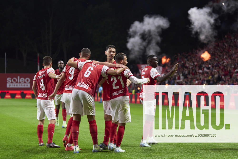 Sporting Clube de Braga v Sporting Clube de Portugal - Liga Portugal Betclic Ricardo Horta of SC Braga celebrates with his teammates after scoring his team s second goal during the Liga Portugal Betclic match between SC Braga and Sporting CP at Estadio Municipal de Braga in Braga, Portugal, on November 10, 2024. Braga, Portugal Portugal