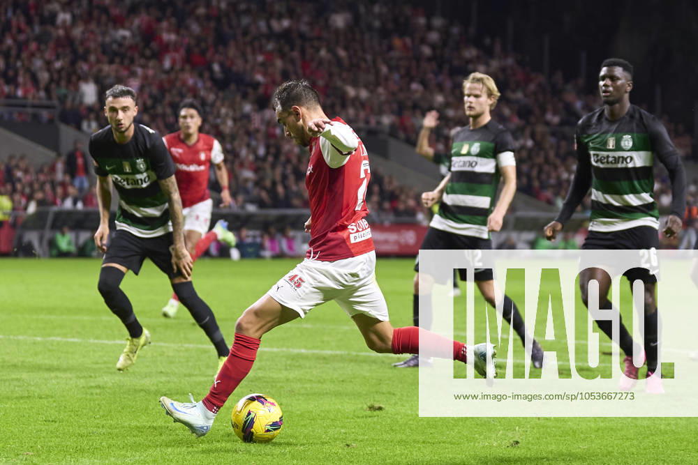 Sporting Clube de Braga v Sporting Clube de Portugal - Liga Portugal Betclic Ricardo Horta of SC Braga shoots on goal and scores his team s second goal during the Liga Portugal Betclic match between SC Braga and Sporting CP at Estadio Municipal de Braga in Braga, Portugal, on November 10, 2024. Braga, Portugal Portugal