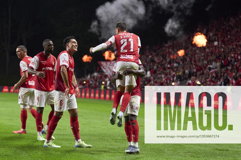 Sporting Clube de Braga v Sporting Clube de Portugal - Liga Portugal Betclic Ricardo Horta of SC Braga celebrates with his teammates after scoring his team s second goal during the Liga Portugal Betclic match between SC Braga and Sporting CP at Estadio Municipal de Braga in Braga, Portugal, on November 10, 2024. Braga, Portugal Portugal