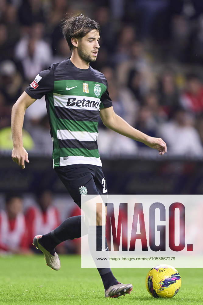 Sporting Clube de Braga v Sporting Clube de Portugal - Liga Portugal Betclic Daniel Braganca of Sporting CP is in action during the Liga Portugal Betclic match between SC Braga and Sporting CP at Estadio Municipal de Braga in Braga, Portugal, on November 10, 2024. Braga, Portugal Portugal