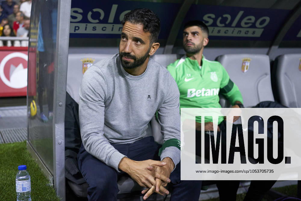 Sporting Clube de Braga v Sporting Clube de Portugal - Liga Portugal Betclic Ruben Amorim, Head Coach of Sporting CP, looks on prior to the Liga Portugal Betclic match between SC Braga and Sporting CP at Estadio Municipal de Braga in Braga, Portugal, on November 10, 2024. Braga, Portugal Braga Portugal