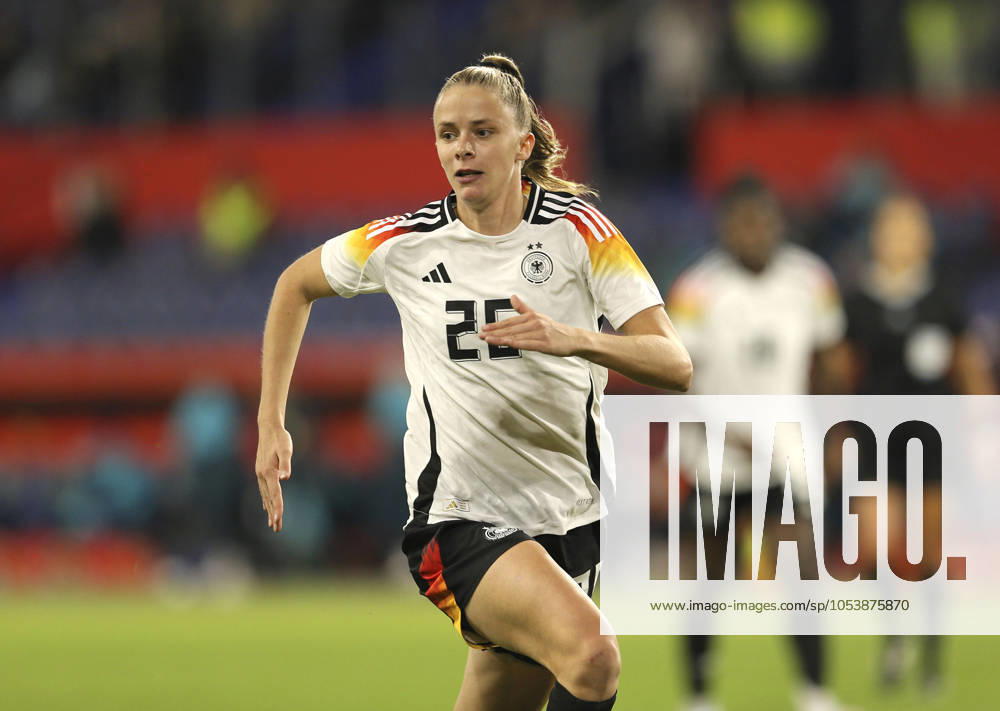 Foto : Vivien ENDEMANN ( GER ) Fussball international, Frauen Länderspiel in Duisburtg am Mo. 28.10.2024 Deutschland - Australien 1 - 2
