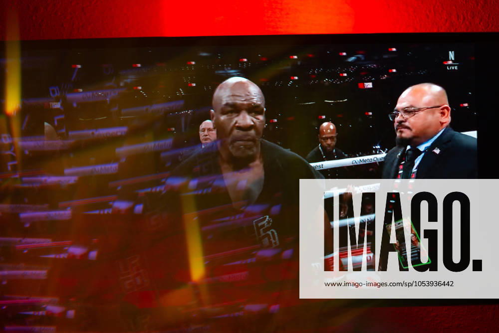 Reflections of the Paul, Tyson fight as viewed online presented by Netflix. Jake Paul wins the fight against Mike Tyson by unanimous decision after a full eight-round heavyweight match in AT&T Stadium in front of 70,000 fans on Friday. Hosted onine by Netflix with an estimated tens of millions of viewers. Manhattan USA - ZUMAt152 20241116_znp_t152_006