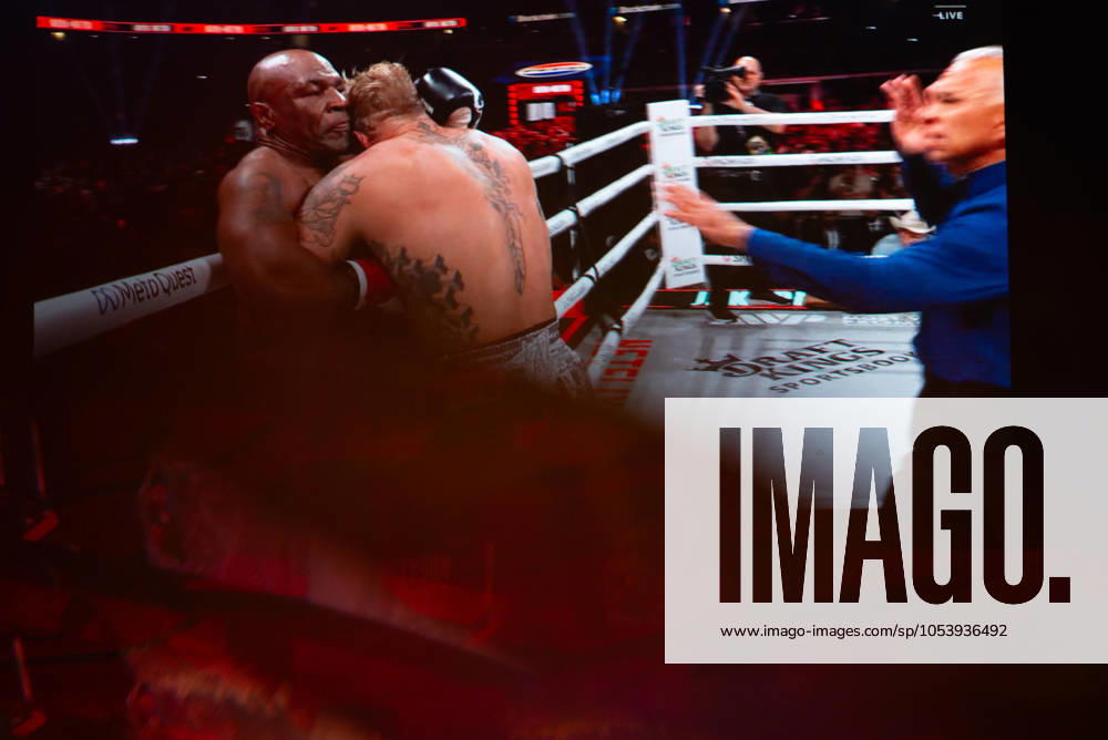 Reflections of the Paul, Tyson fight as viewed online presented by Netflix. Jake Paul wins the fight against Mike Tyson by unanimous decision after a full eight-round heavyweight match in AT&T Stadium in front of 70,000 fans on Friday. Hosted onine by Netflix with an estimated tens of millions of viewers. Manhattan USA - ZUMAt152 20241116_znp_t152_013