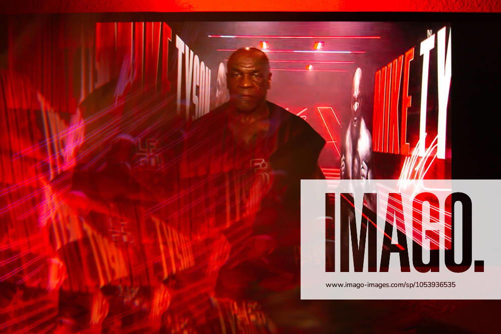 Reflections of the Paul, Tyson fight as viewed online presented by Netflix. Jake Paul wins the fight against Mike Tyson by unanimous decision after a full eight-round heavyweight match in AT&T Stadium in front of 70,000 fans on Friday. Hosted onine by Netflix with an estimated tens of millions of viewers. Manhattan USA - ZUMAt152 20241116_znp_t152_002