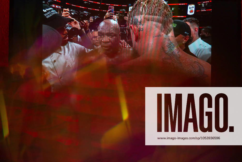 Reflections of the Paul, Tyson fight as viewed online presented by Netflix. Jake Paul wins the fight against Mike Tyson by unanimous decision after a full eight-round heavyweight match in AT&T Stadium in front of 70,000 fans on Friday. Hosted onine by Netflix with an estimated tens of millions of viewers. Manhattan USA - ZUMAt152 20241116_znp_t152_022