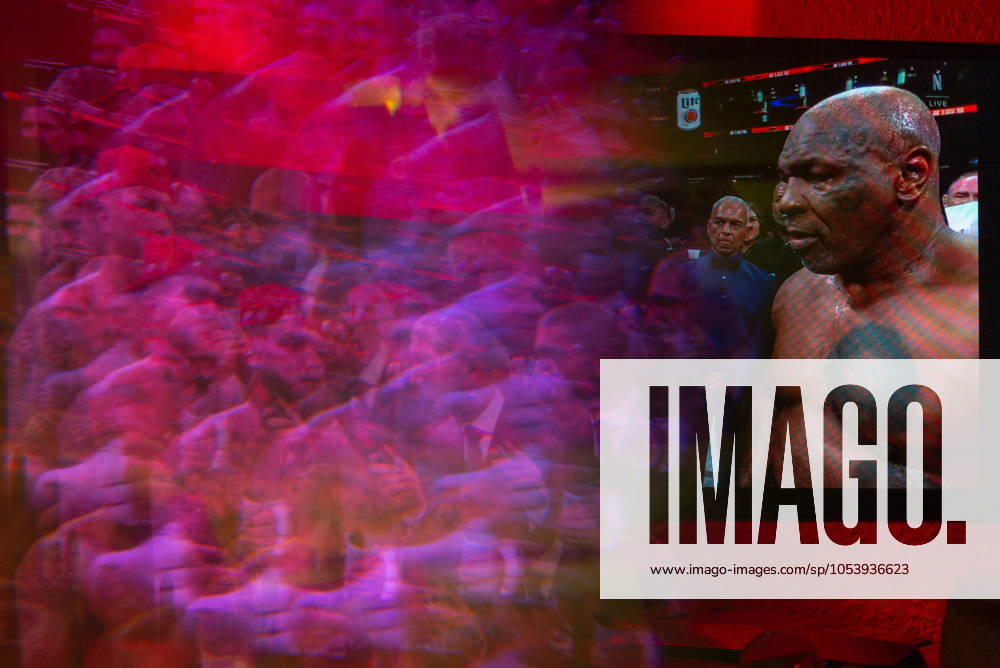 Reflections of the Paul, Tyson fight as viewed online presented by Netflix. Jake Paul wins the fight against Mike Tyson by unanimous decision after a full eight-round heavyweight match in AT&T Stadium in front of 70,000 fans on Friday. Hosted onine by Netflix with an estimated tens of millions of viewers. Manhattan USA - ZUMAt152 20241116_znp_t152_027