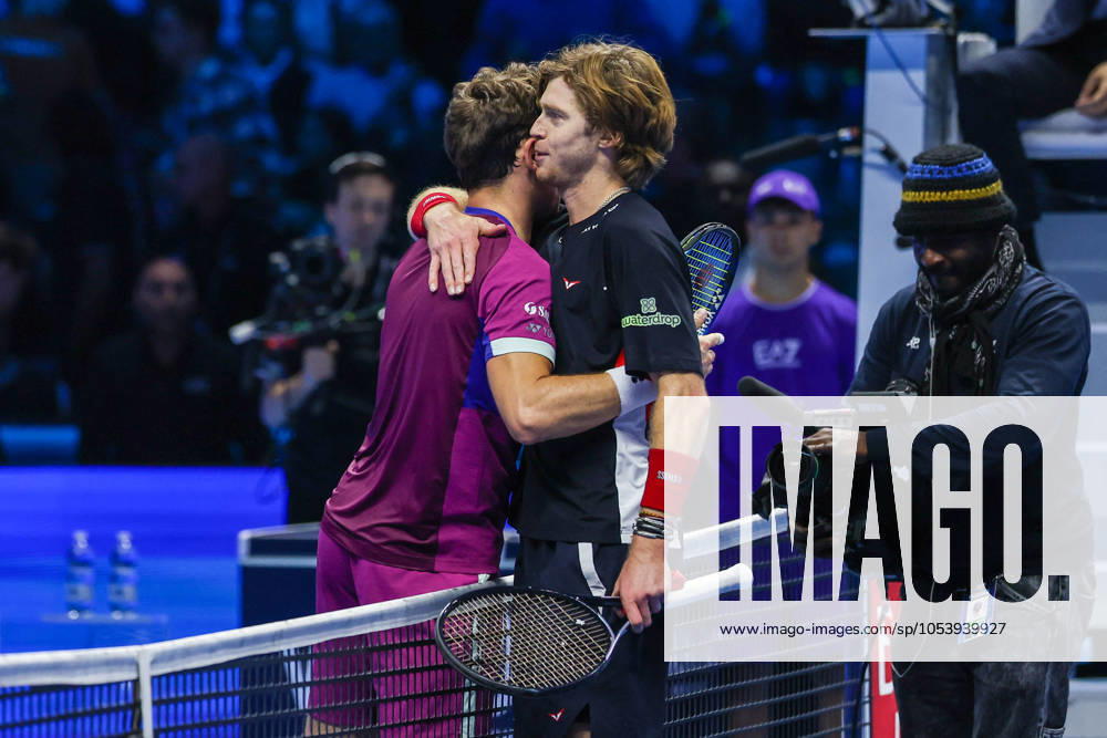 TENNIS - Internazionali di Tennis - Nitto ATP, Tennis Herren Finals - Ruud vs Rublev Casper Ruud of Norway seen with Andrey Rublev of Russia at the end of the macth during Men s Singles Group Stage match against Andrey Rublev of Russia on day six of the Nitto ATP Finals 2024 at Inalpi Arena. Casper Ruud wins 6-4, 5-7, 6-2 over Andrey Rublev Turin Italy