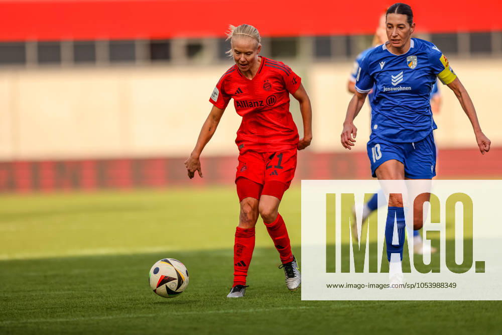 GER, München, FC Bayern München vs Carl Zeiss Jena, Google Pixel Frauen Bundesliga, Fussball, DFB, Spielzeit 2024 2025, FC Bayern Campus, 10. Spieltag, im Bild v.l.: Pernille Harder (FC Bayern München Frauen 21), Merza Julević (Carl Zeiss Jena 10) DFB DFL REGULATIONS PROHIBIT ANY USE OF PHOTOGRAPHS AS IMAGE SEQUENCES AND OR QUASI-VIDEO, 17.11.2024,