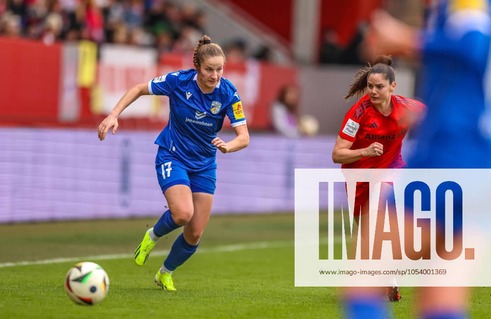 GER, München, FC Bayern München vs Carl Zeiss Jena, Google Pixel Frauen Bundesliga, Fussball, DFB, Spielzeit 2024 2025, FC Bayern Campus, 10. Spieltag, im Bild v.l.: Nicole Woldmann (Carl Zeiss Jena), Sarah Zadrazil (FC Bayern München Frauen 25) DFB DFL REGULATIONS PROHIBIT ANY USE OF PHOTOGRAPHS AS IMAGE SEQUENCES AND OR QUASI-VIDEO, 17.11.2024,