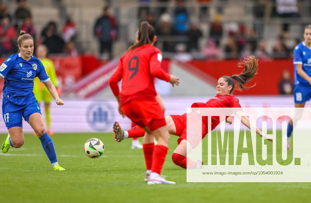GER, München, FC Bayern München vs Carl Zeiss Jena, Google Pixel Frauen Bundesliga, Fussball, DFB, Spielzeit 2024 2025, FC Bayern Campus, 10. Spieltag, im Bild v.l.: Nicole Woldmann (Carl Zeiss Jena), Jovana Damnjanović (FC Bayern München Frauen 9), Sarah Zadrazil (FC Bayern München Frauen 25) DFB DFL REGULATIONS PROHIBIT ANY USE OF PHOTOGRAPHS AS IMAGE SEQUENCES AND OR QUASI-VIDEO, 17.11.2024,
