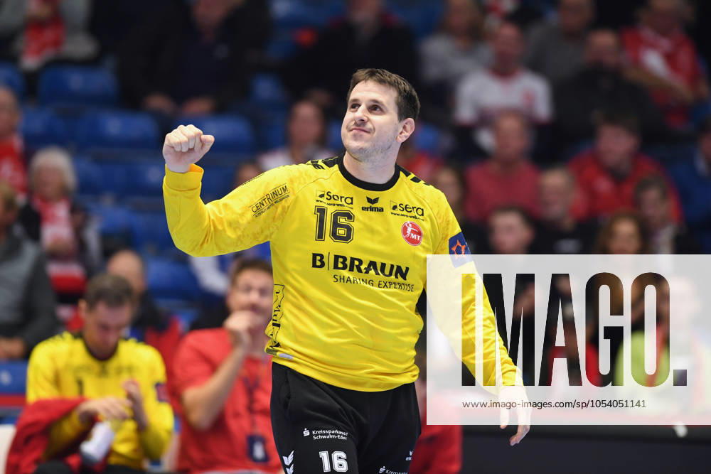 Jubel, Freude bei Nebojsa Simic (Torwart MT Melsungen 16) , GER, MT Melsungen - POR, FC Porto, Handball, EHF European League Maenner, Group Matches, Saison 2024 2025, 19.11.2024, GER, MT Melsungen - FC Porto, Handball, EHF European League, Group Matches, Saison 2024 2025, 19.11.2024 Kassel