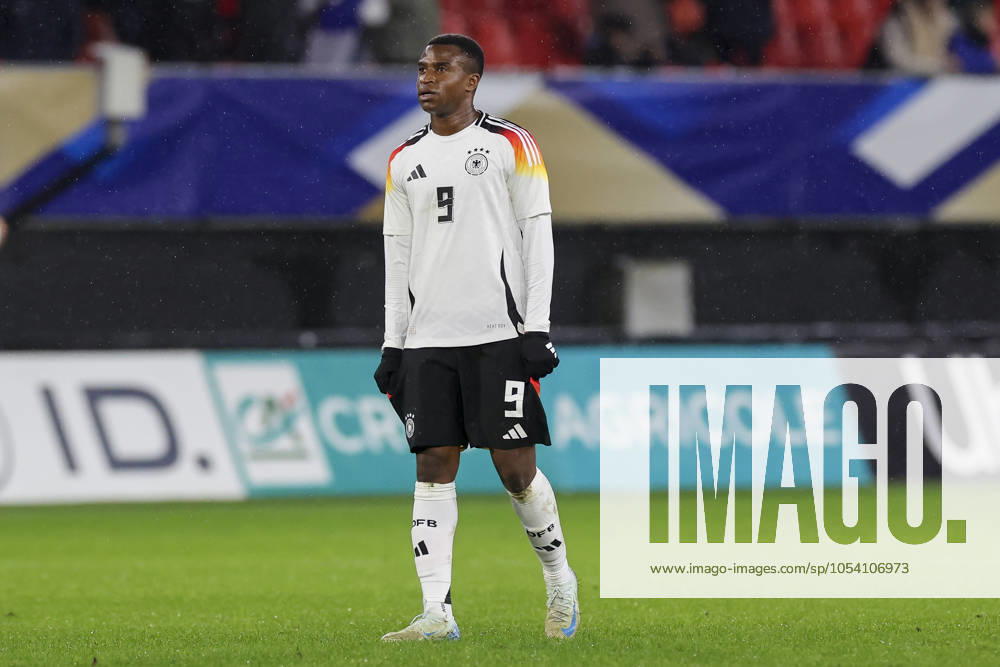 Youssoufa Moukoko (Germany) schaut enttaeuscht, International Friendly, Länderspiel, Nationalmannschaft France U21, U 21 v Germany U21, Stade du Hainaut am 19. November 2024 in Valenciennes, Frankreich. (Foto von Marco Steinbrenner DeFodi Images) Youssoufa Moukoko (Germany) looks dejected, International Friendly, France U21 v Germany U21, Stade du Hainaut, November 19, 2024 in Valenciennes, France. (Photo by Marco Steinbrenner DeFodi Images) Defodi-700_fra_ger_20241119_178