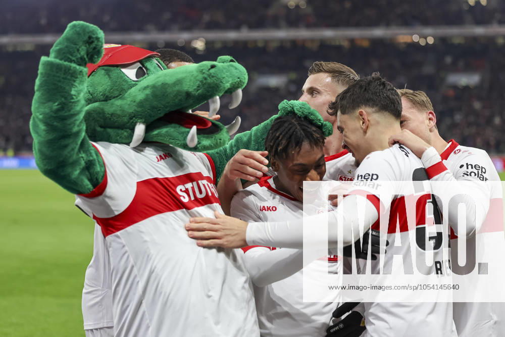 Torjubel VfB Stuttgart beim 2:0 durch Justin Diehl (VfB Stuttgart, 17) , Fussball, 1. Bundesliga, 11.Spieltag, 2024 2025, VfB Stuttgart vs. VfL Bochum 1848, 23.11.2024, MHP Arena, Stuttgart, Deutschland DFL REGULATIONS PROHIBIT ANY USE OF PHOTOGRAPHS AS IMAGE SEQUENCES AND OR QUASI-VIDEO. Stuttgart MHP Arena Baden-Wuerttemberg Deutschland